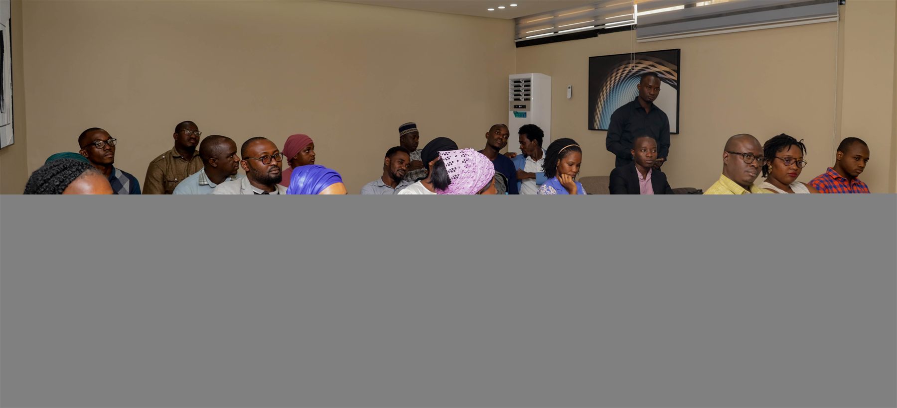 Participants attentifs lors d’une rencontre du réseau